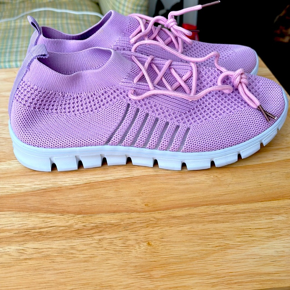 Ladies purple brand new tennis shoes $20